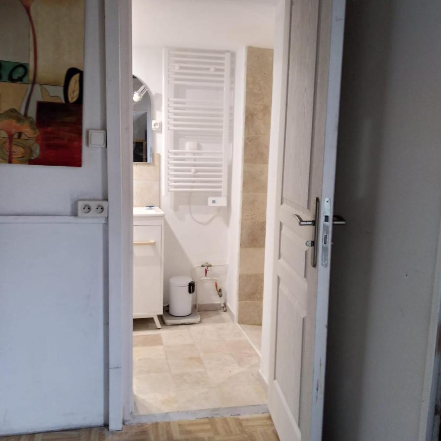 Maisonnette De Charme Climatisee Holiday home *